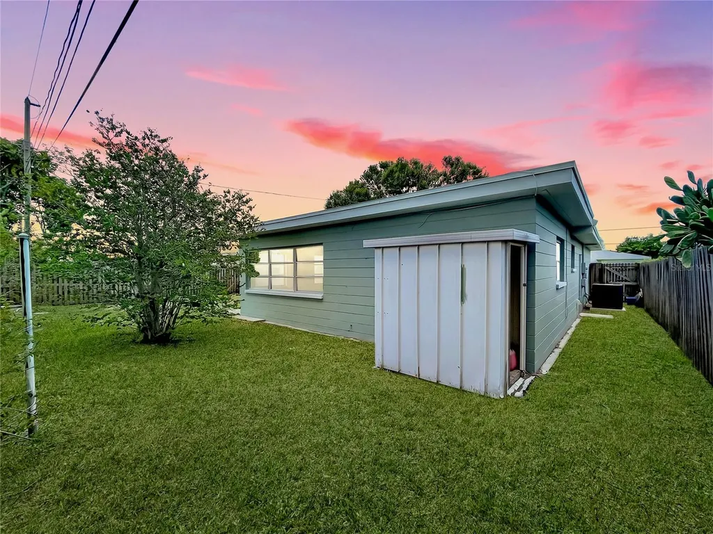 9813 51st Avenue N St Petersburg FL 33708