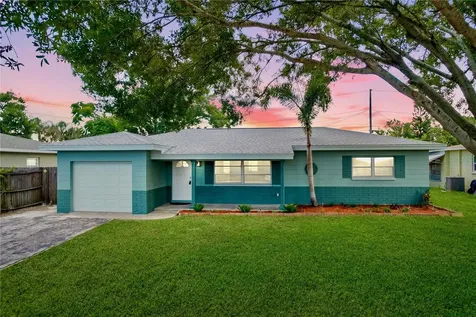9813 51st Avenue N St Petersburg FL 33708