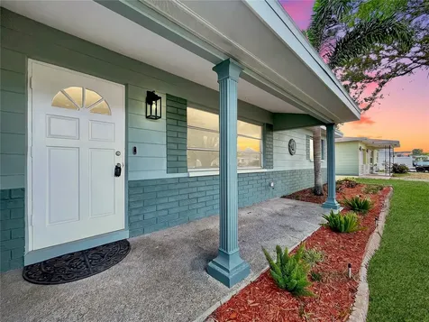 9813 51st Avenue N St Petersburg FL 33708