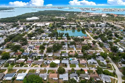 9813 51st Avenue N St Petersburg FL 33708