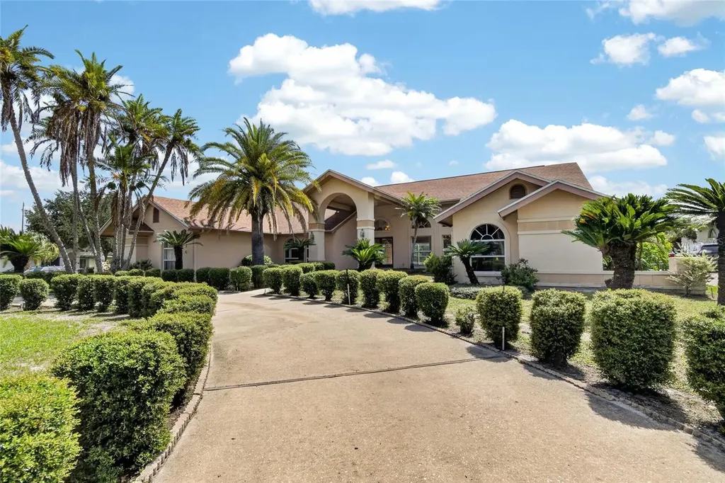 2714 Pine Club Drive Plant City FL 33566