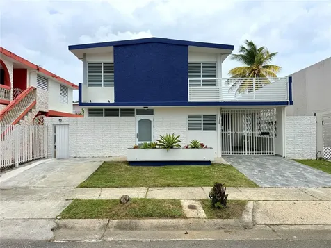 143 Jardines De Country Club Carolina PR 00983