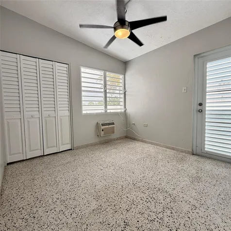 143 Jardines De Country Club Carolina PR 00983