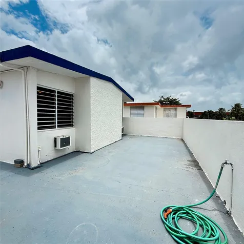 143 Jardines De Country Club Carolina PR 00983