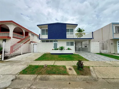143 Jardines De Country Club Carolina PR 00983
