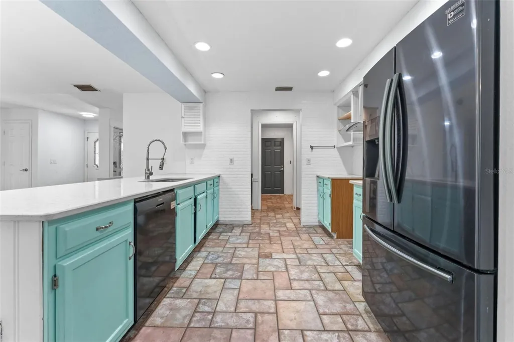 670 Sparrow Avenue Palm Harbor FL 34683
