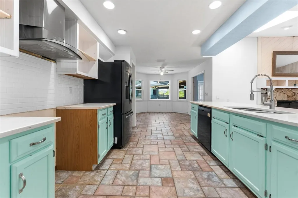 670 Sparrow Avenue Palm Harbor FL 34683