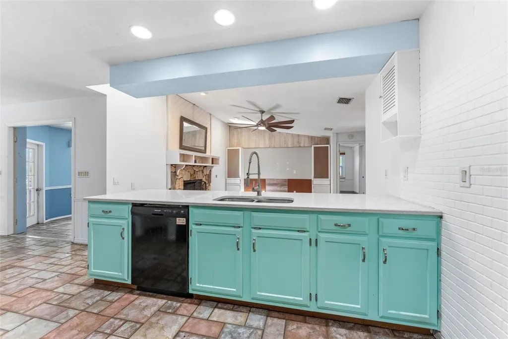 670 Sparrow Avenue Palm Harbor FL 34683