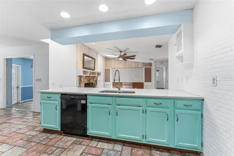 670 Sparrow Avenue Palm Harbor FL 34683