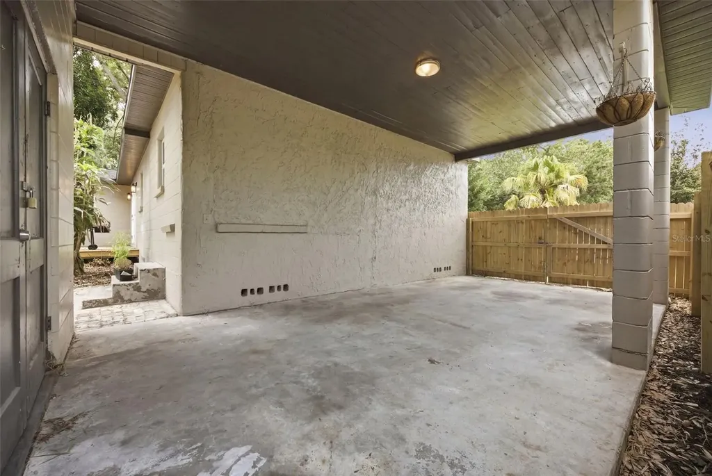 8719 N Temple Avenue Tampa FL 33617
