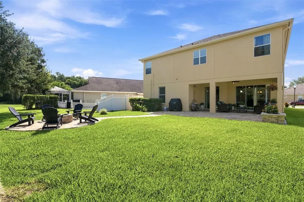 2734 Silvermoss Drive Wesley Chapel FL 33544