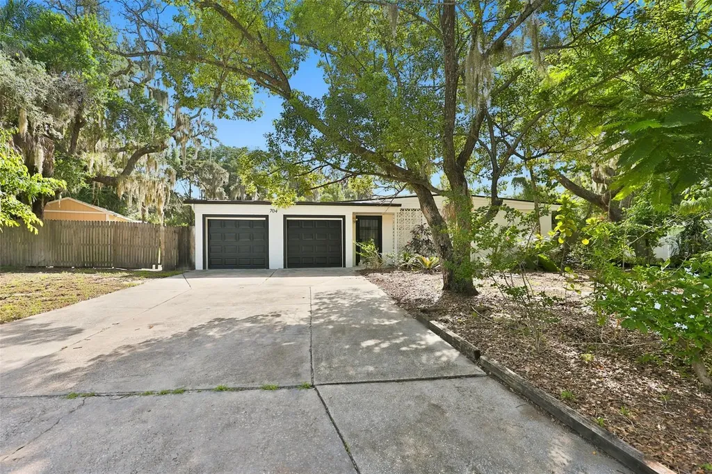 704 E River Drive Tampa FL 33617