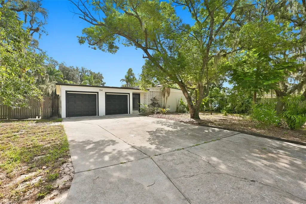 704 E River Drive Tampa FL 33617