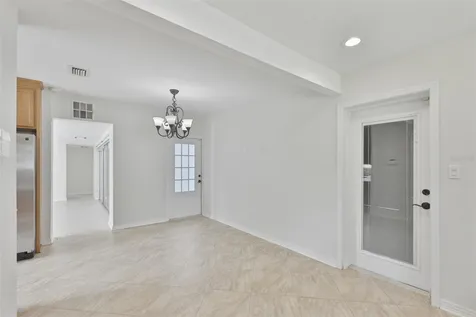 704 E River Drive Tampa FL 33617
