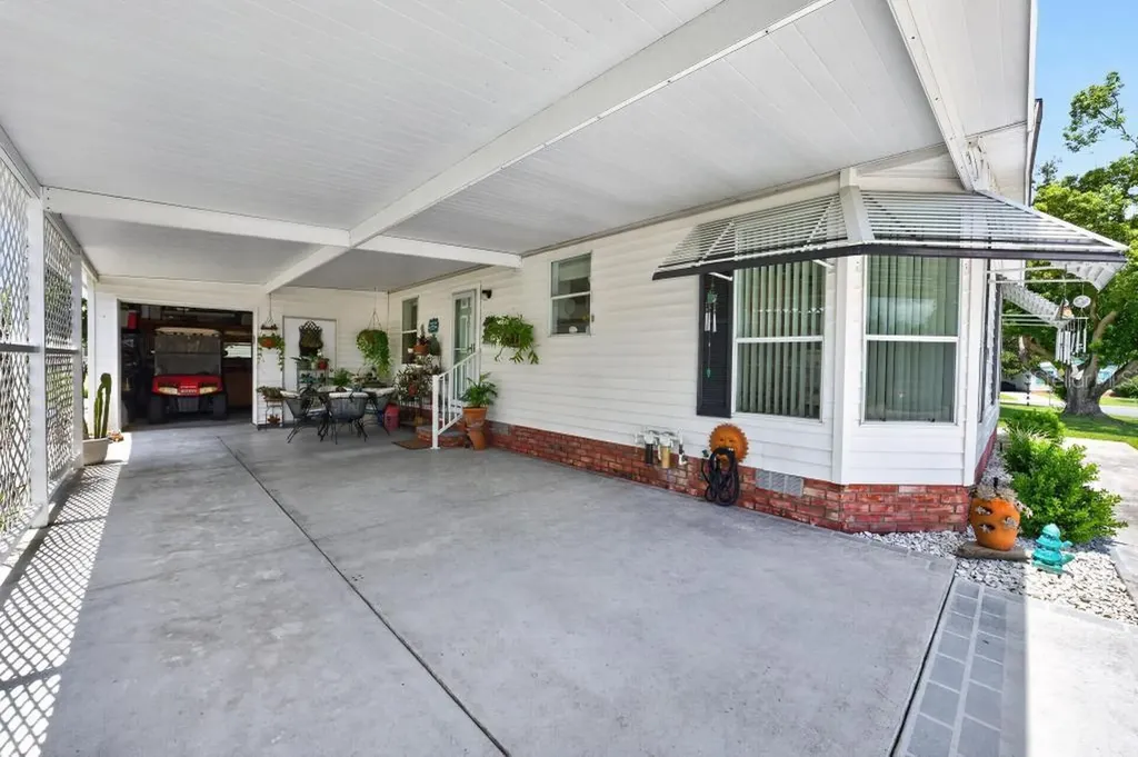 1226 Pompano Lane Lady Lake FL 32159
