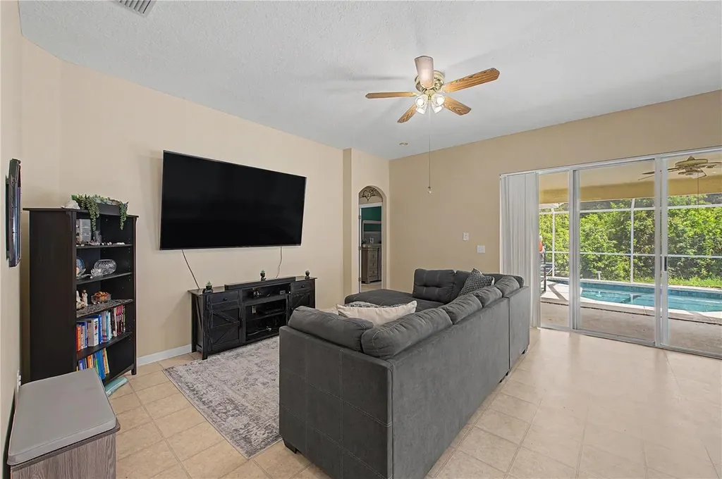 4756 Whispering Wind Avenue Tampa FL 33614