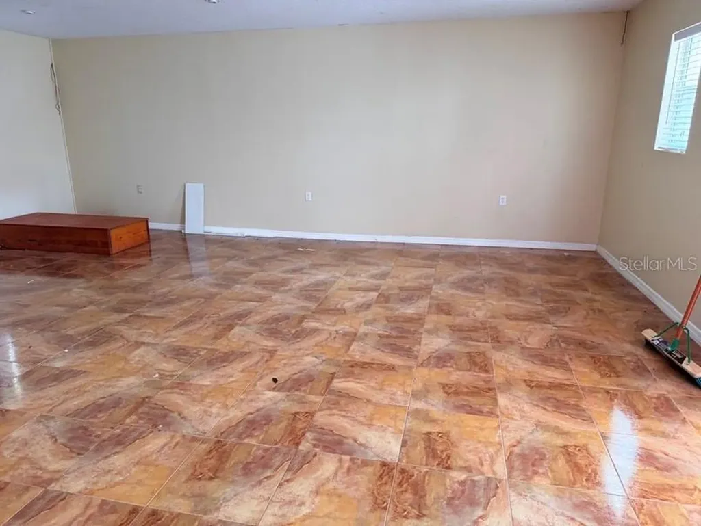 12721 N Ola Avenue Tampa FL 33612