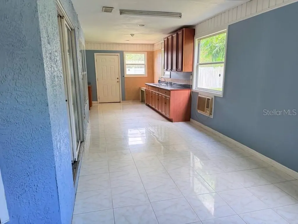 12721 N Ola Avenue Tampa FL 33612