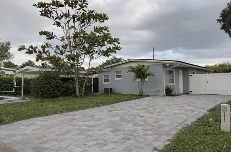 2615 N Beaumont Avenue Kissimmee FL 34741