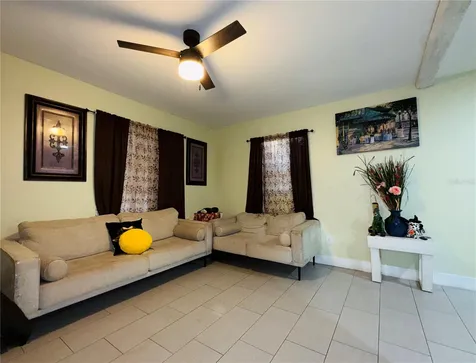 2615 N Beaumont Avenue Kissimmee FL 34741