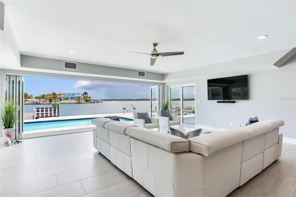 16117 4th Street E Redington Beach FL 33708