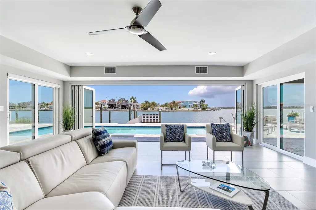 16117 4th Street E Redington Beach FL 33708