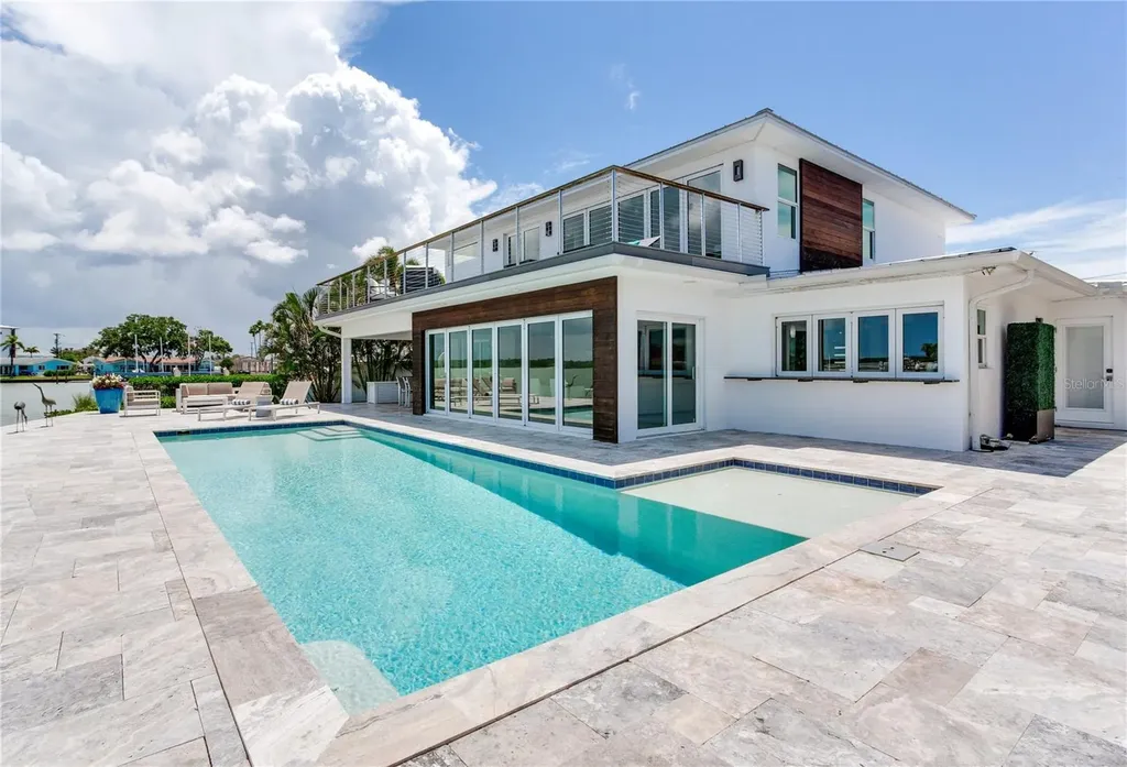 16117 4th Street E Redington Beach FL 33708