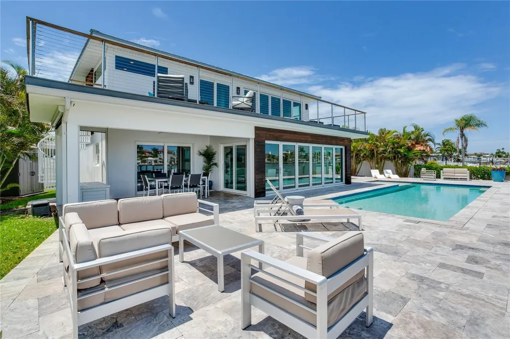 16117 4th Street E Redington Beach FL 33708