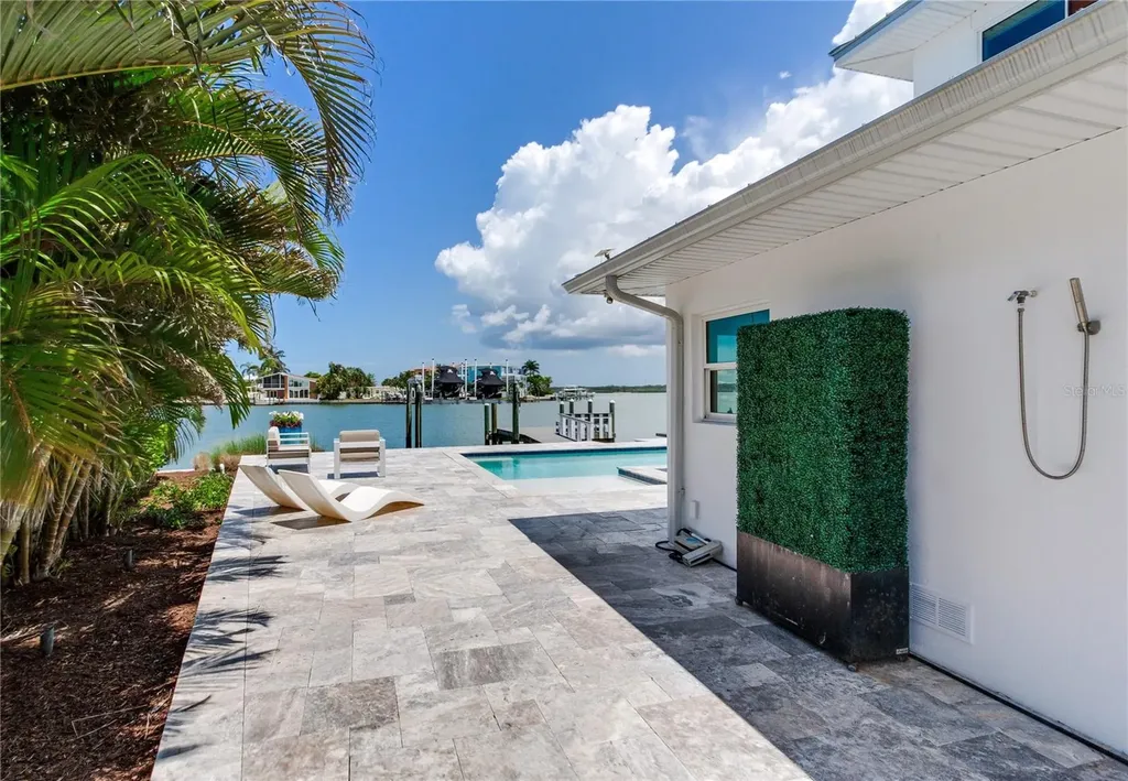 16117 4th Street E Redington Beach FL 33708
