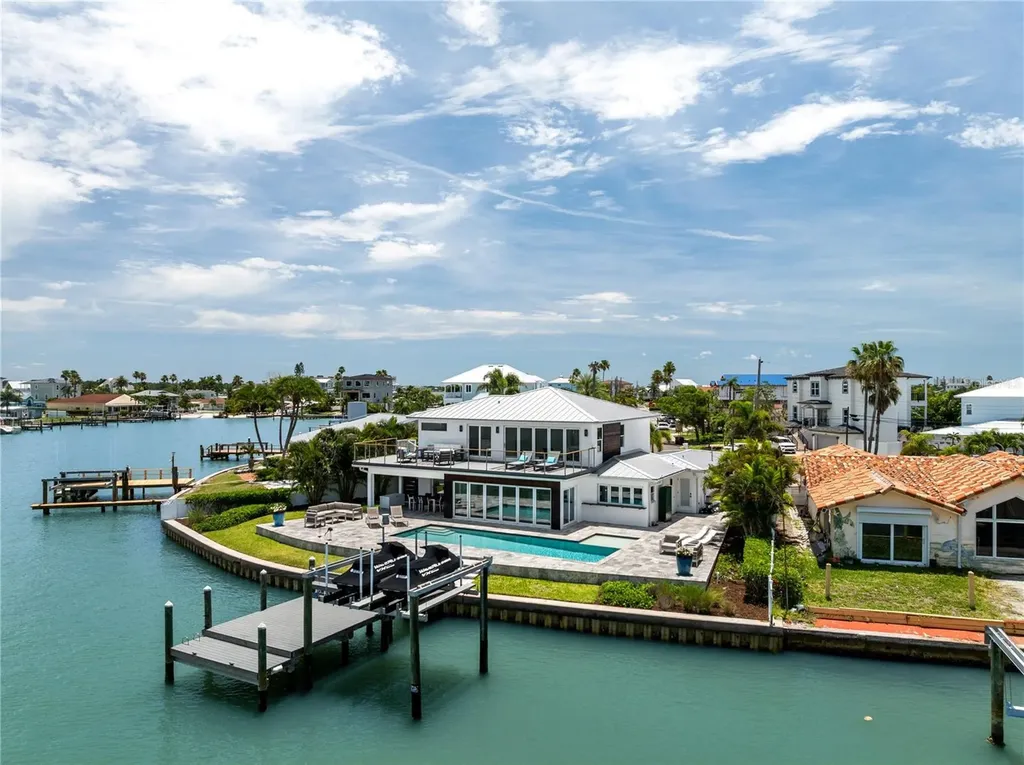 16117 4th Street E Redington Beach FL 33708