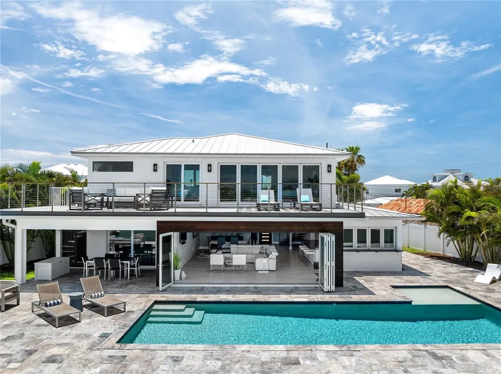 16117 4th Street E Redington Beach FL 33708