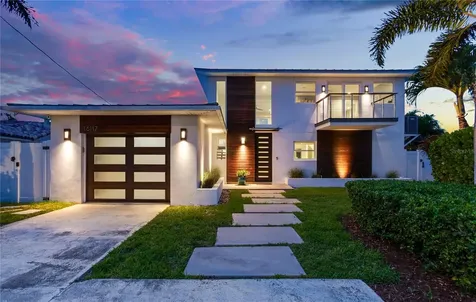 16117 4th Street E Redington Beach FL 33708