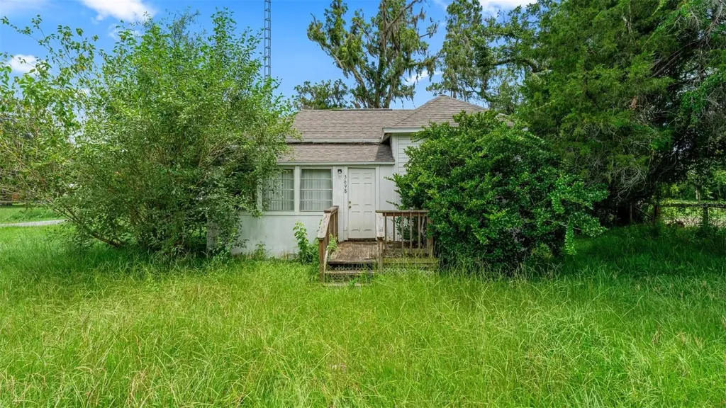 5698 Navarre Avenue Hampton FL 32044