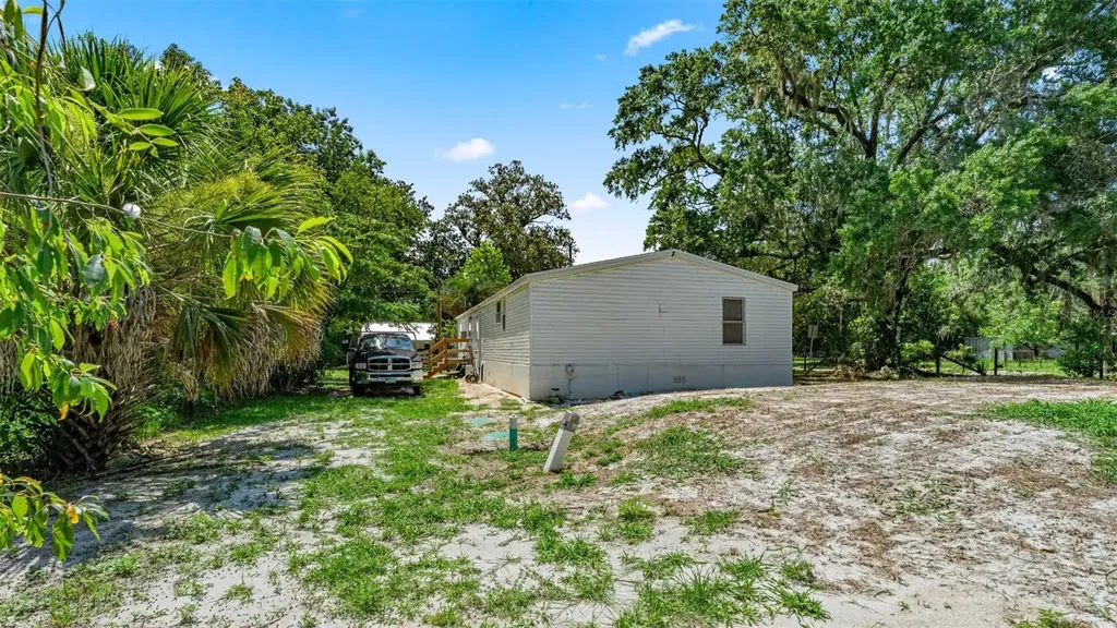 10530 Prospect Avenue Hampton FL 32044