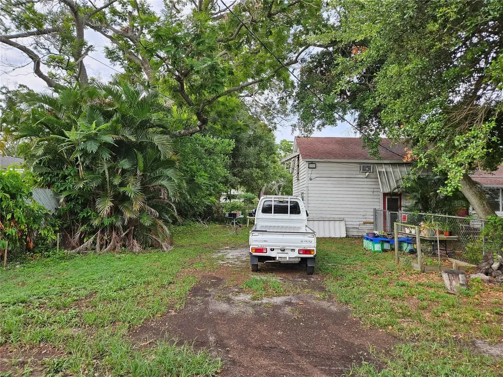 4605 8th Avenue N St Petersburg FL 33713
