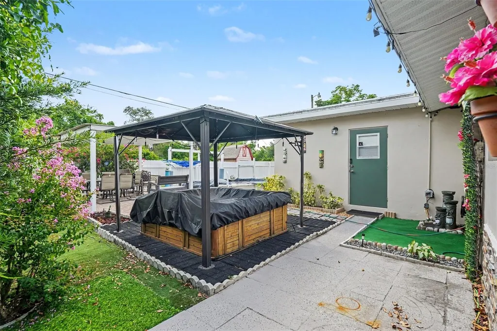 5603 Lown Street N St Petersburg FL 33714