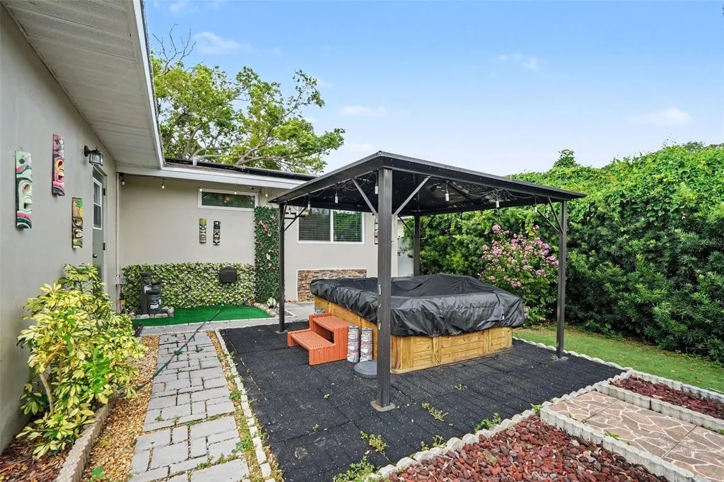 5603 Lown Street N St Petersburg FL 33714