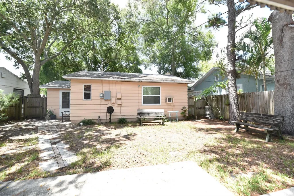 761 51st Avenue N St Petersburg FL 33703
