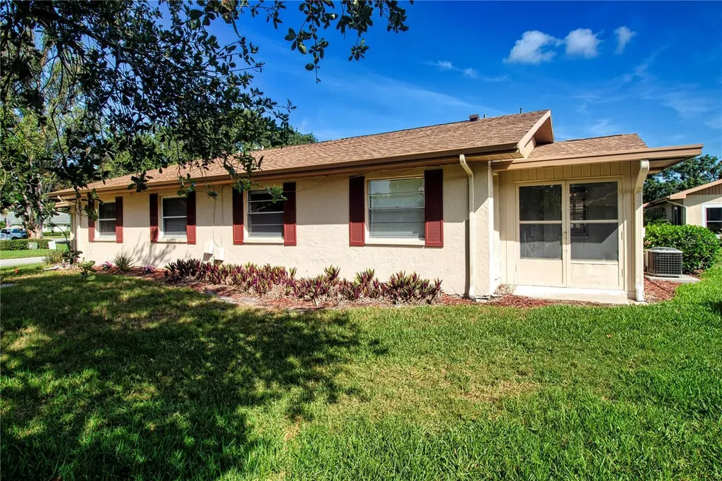 1828 Foxhunt Drive Sun City Center FL 33573