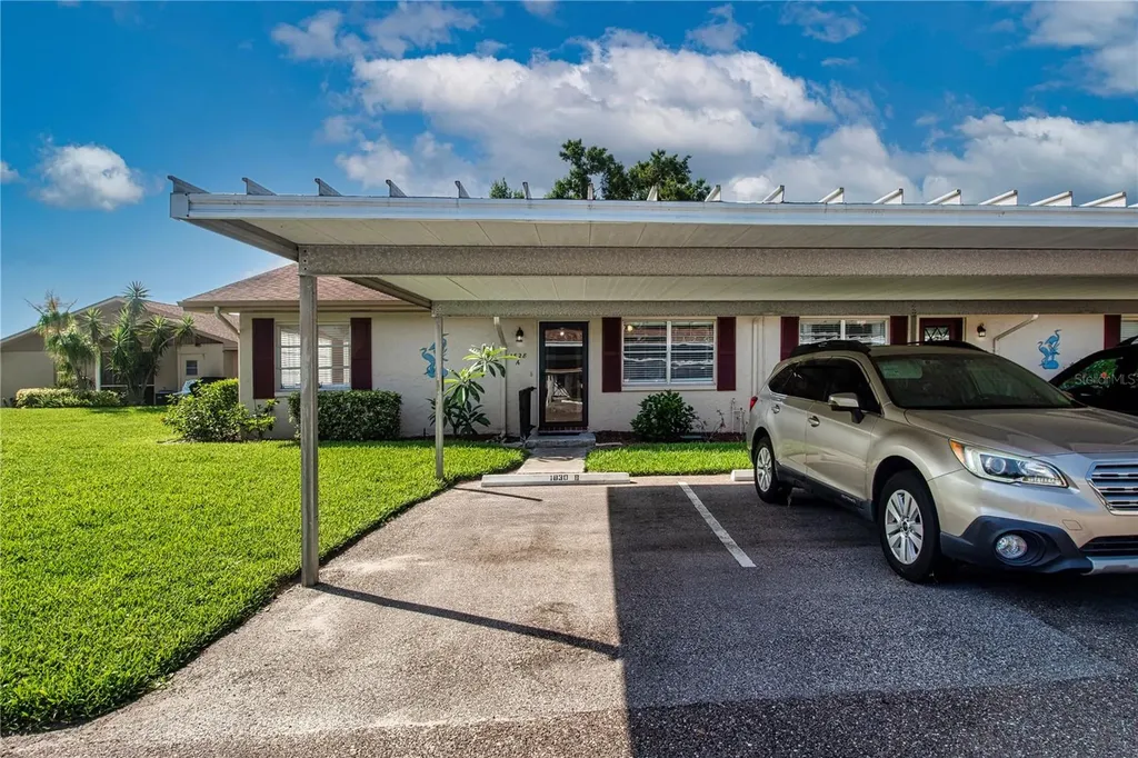 1828 Foxhunt Drive Sun City Center FL 33573