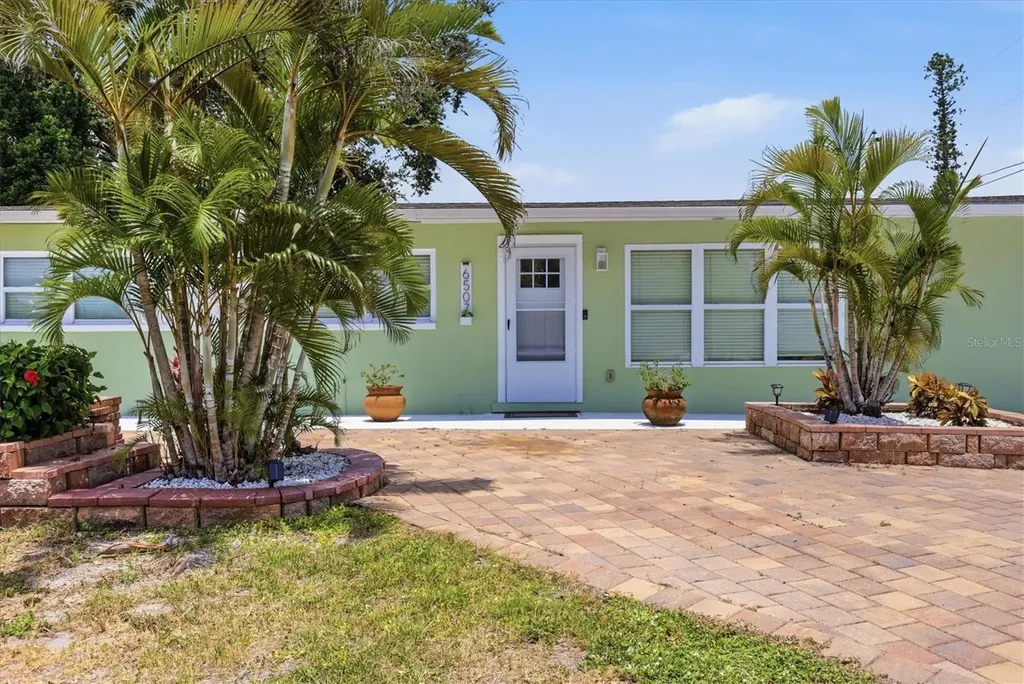 6507 Clemson Street Bradenton FL 34207