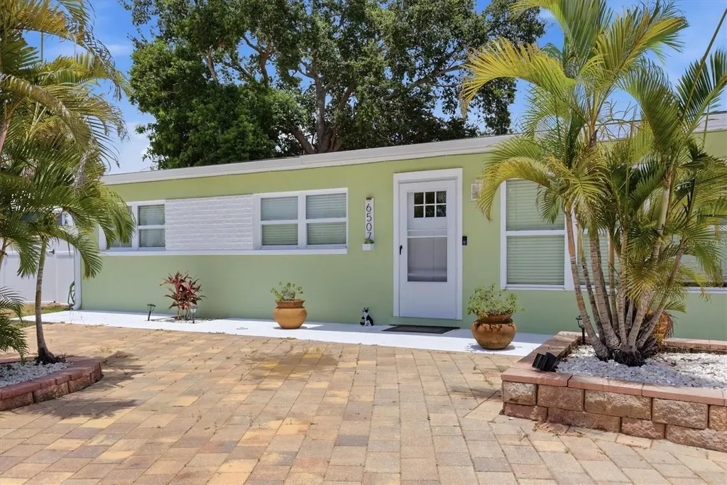 6507 Clemson Street Bradenton FL 34207