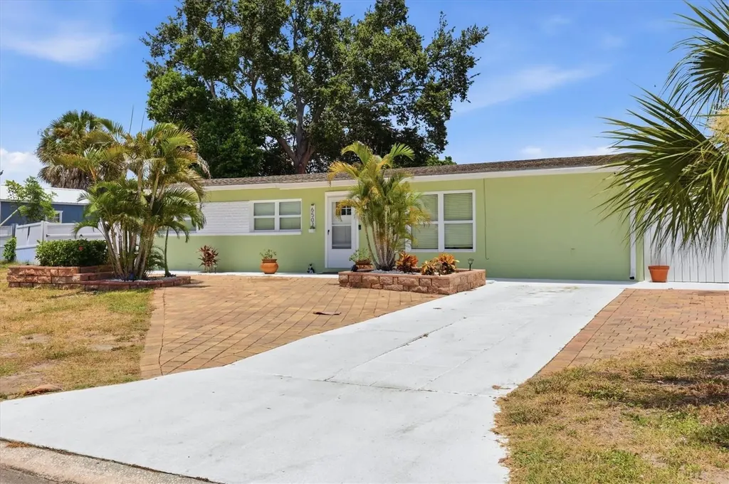 6507 Clemson Street Bradenton FL 34207