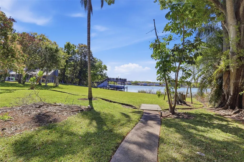 7201 Hodgewood Court Tampa FL 33614