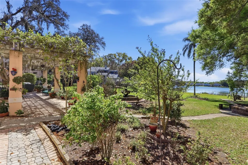 7201 Hodgewood Court Tampa FL 33614