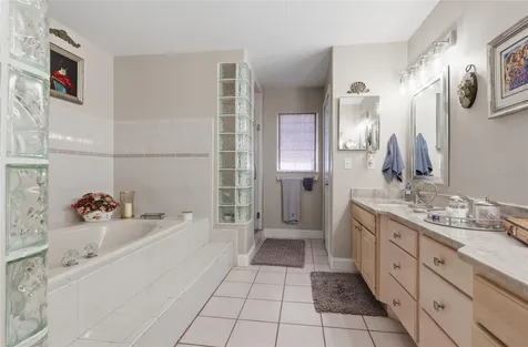 7201 Hodgewood Court Tampa FL 33614