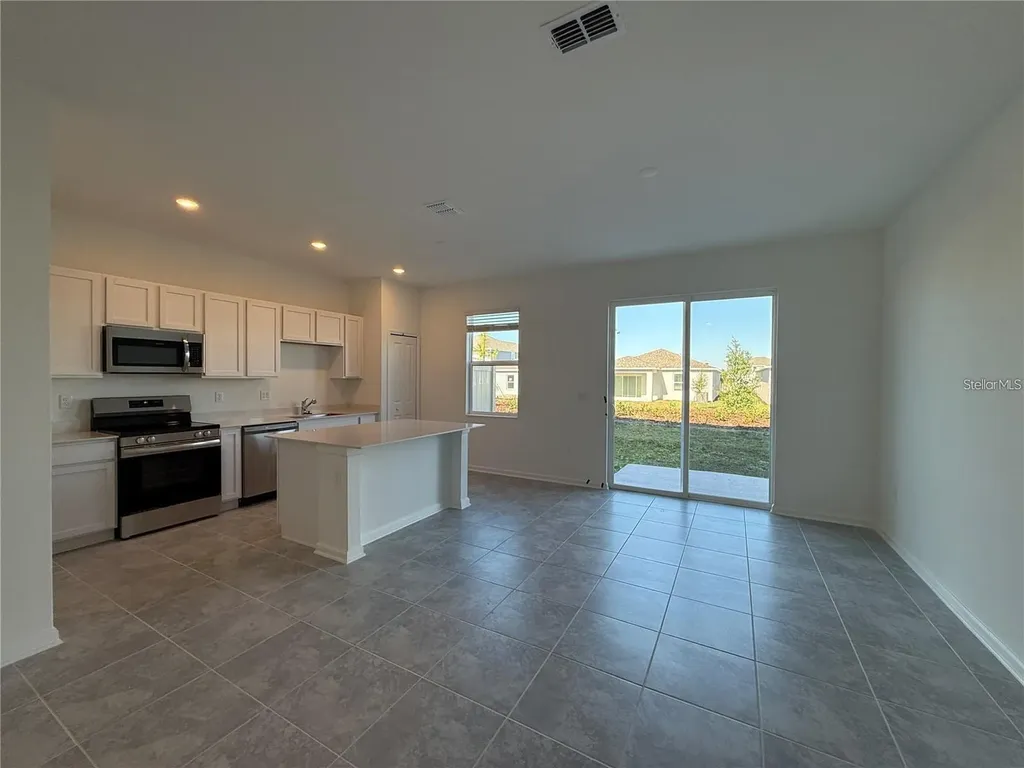2533 Skyline Loop Kissimmee FL 34758