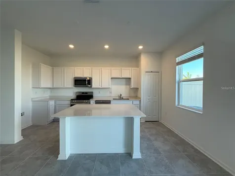 2533 Skyline Loop Kissimmee FL 34758