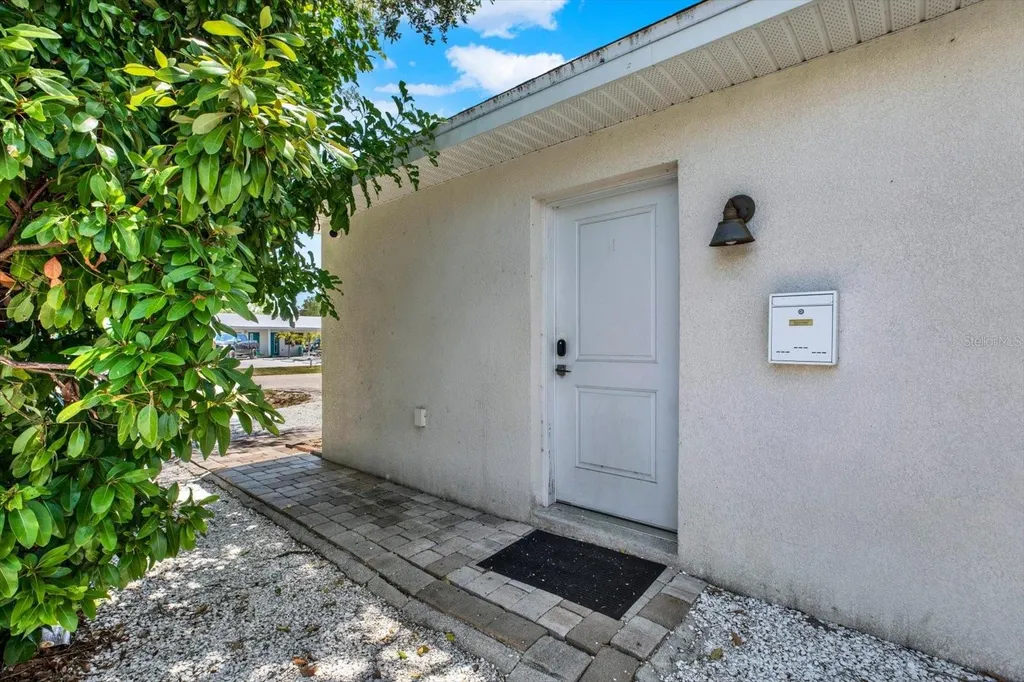 2011 Outer Drive Sarasota FL 34231