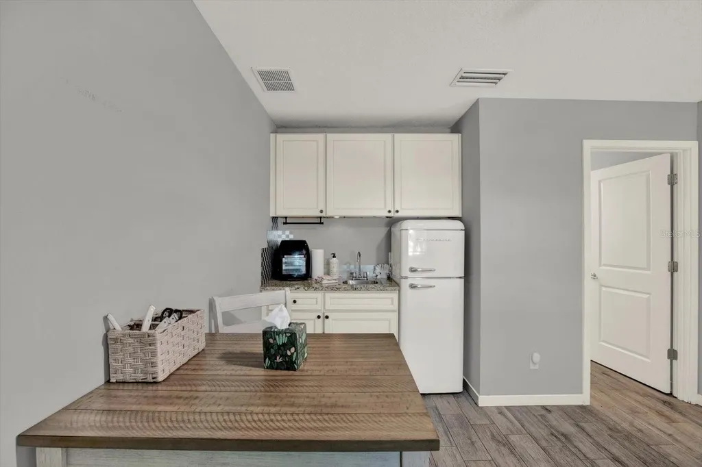 2011 Outer Drive Sarasota FL 34231